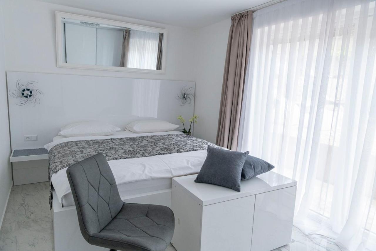 קרק Apartments Petra Krk מראה חיצוני תמונה
