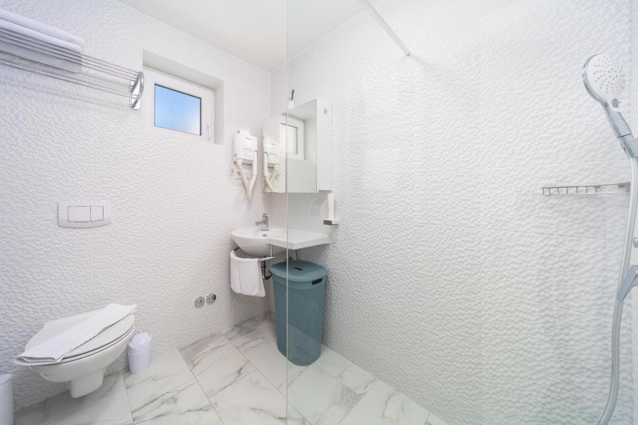 קרק Apartments Petra Krk מראה חיצוני תמונה