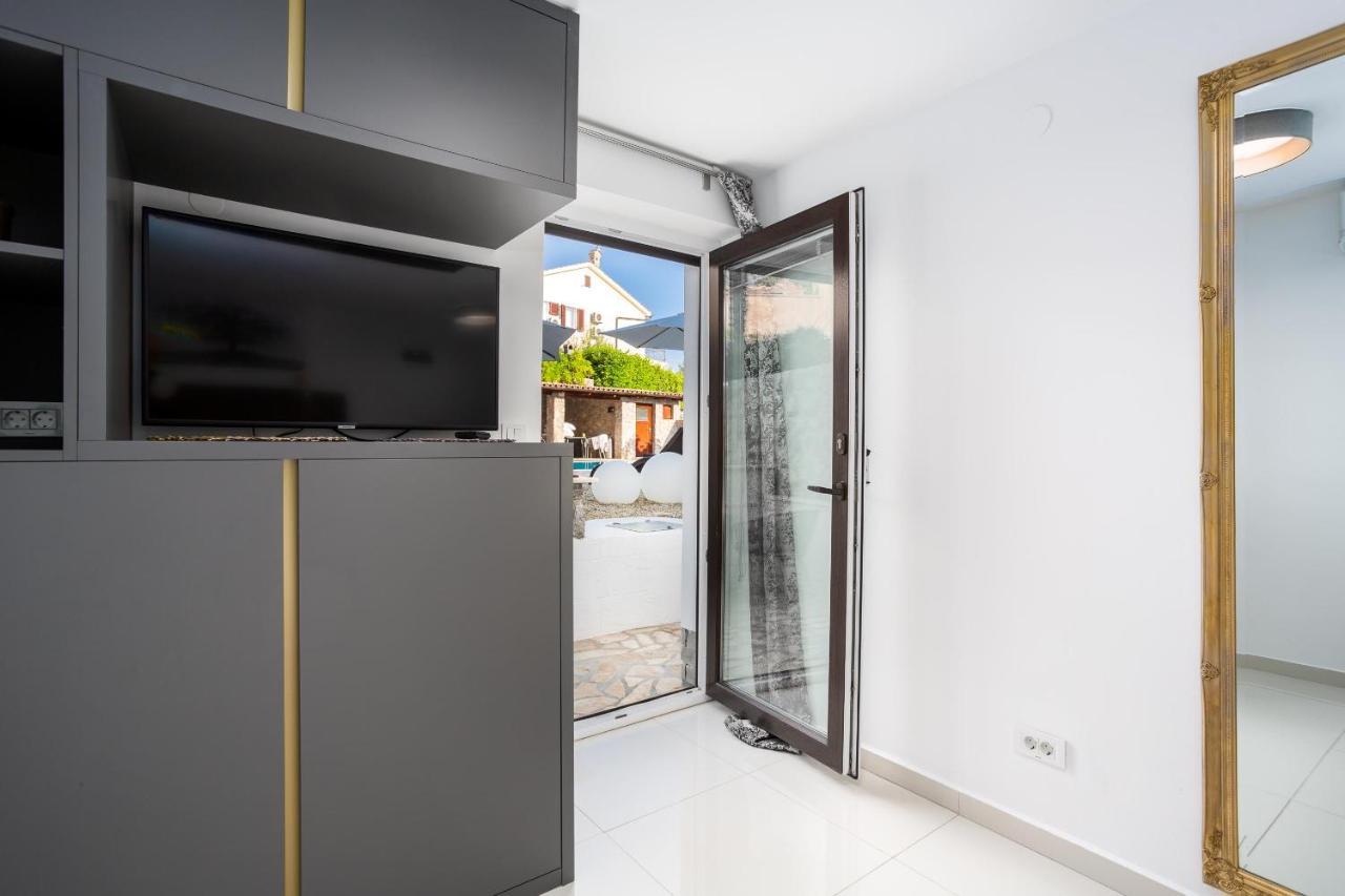 קרק Apartments Petra Krk מראה חיצוני תמונה