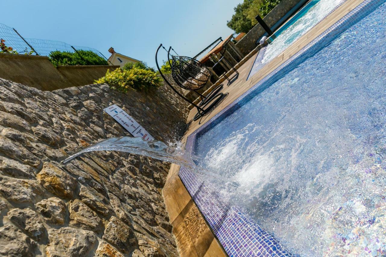 קרק Apartments Petra Krk מראה חיצוני תמונה